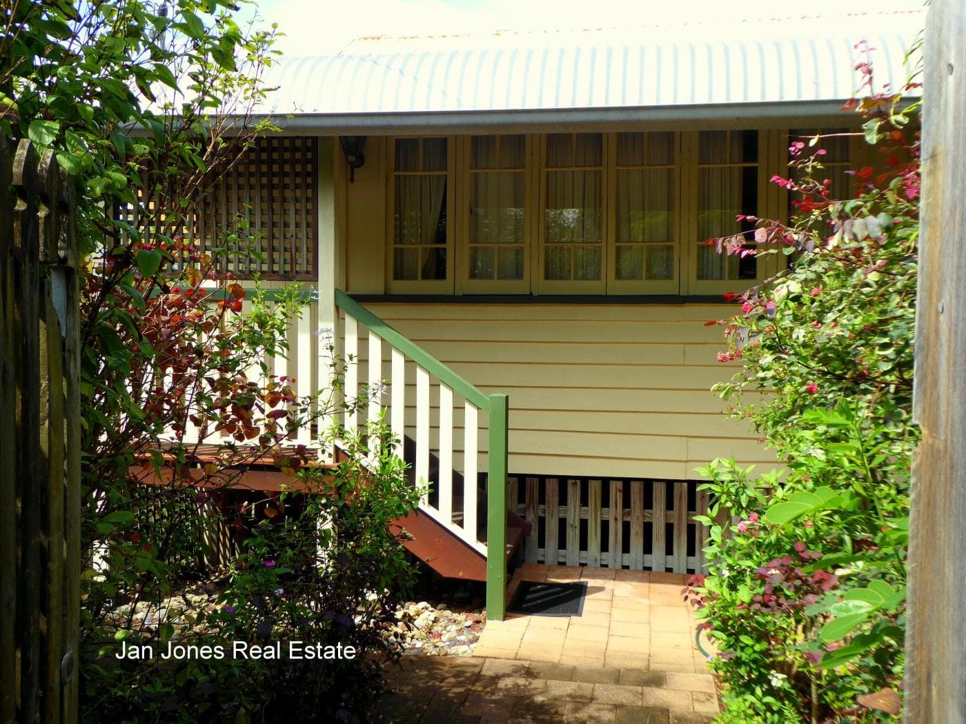 13 Arthur St, Woody Point, Woody Point - Image 1