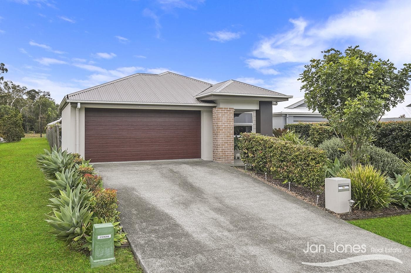 84 Jones St, Rothwell, Rothwell - Image 1