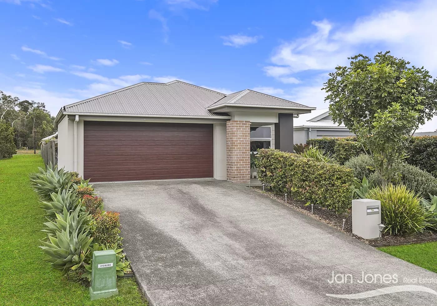 84 Jones St, Rothwell, Rothwell - Thumbnail 2