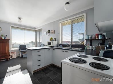 32 Winter Avenue, Upper Burnie, Upper Burnie - Thumbnail 2