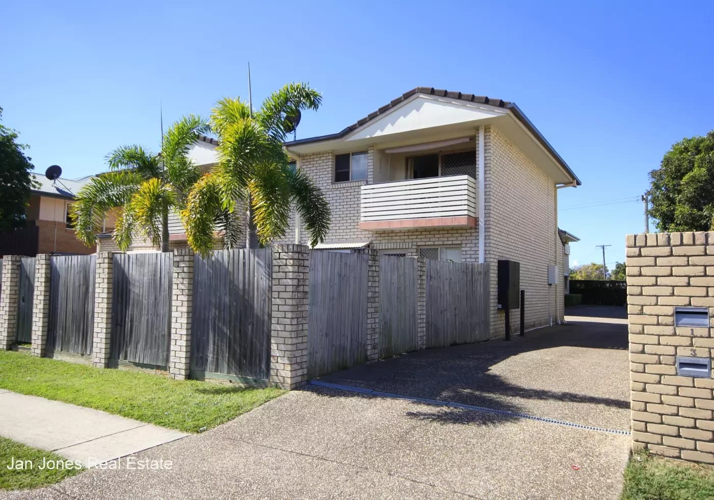 Unit 1/10 Fleet Dr, Kippa-Ring - Thumbnail 2