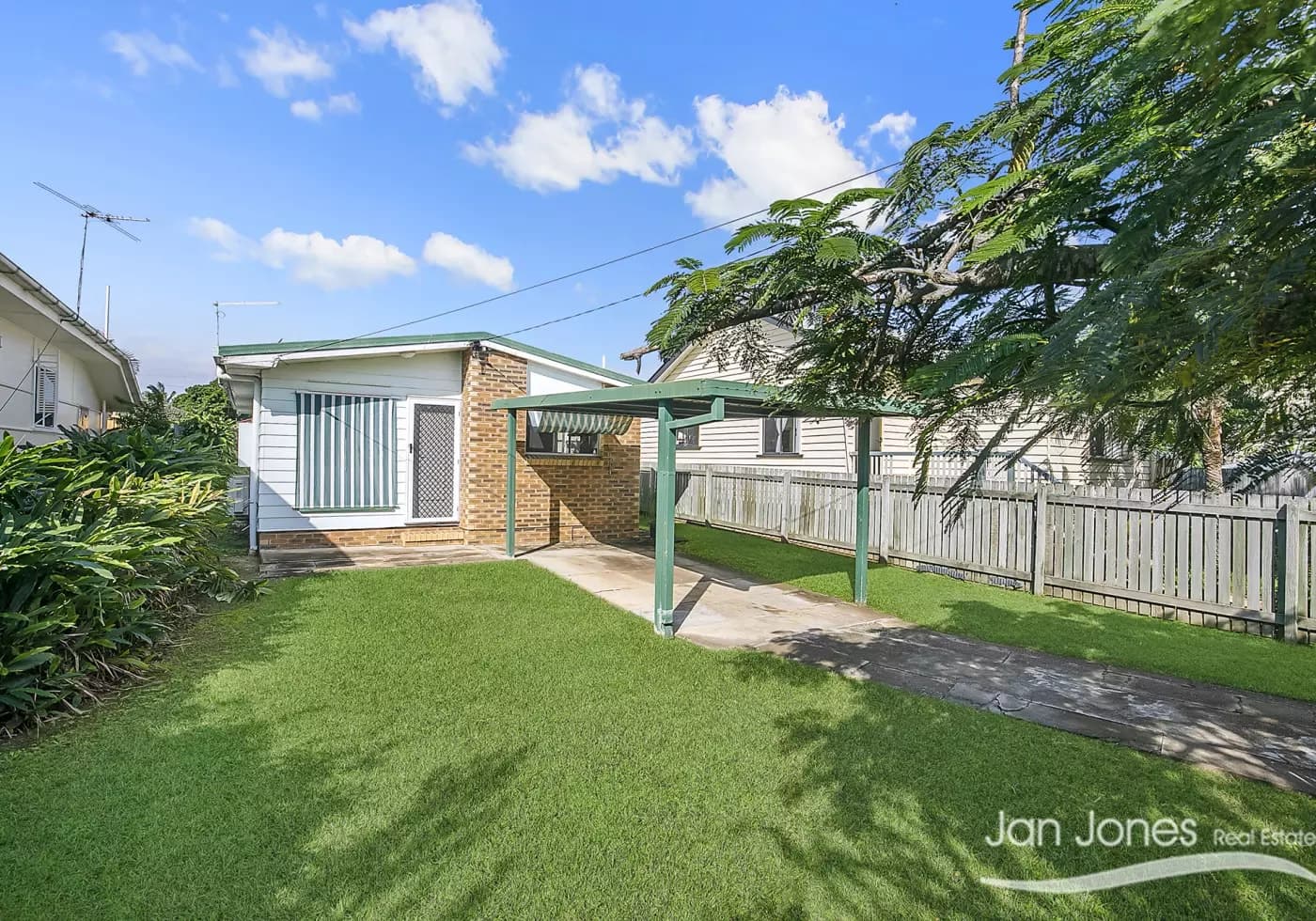 64A Mclennan St, Woody Point, Woody Point - Thumbnail 2