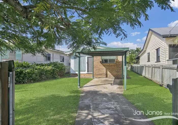 64A Mclennan St, Woody Point, Woody Point - Thumbnail 3