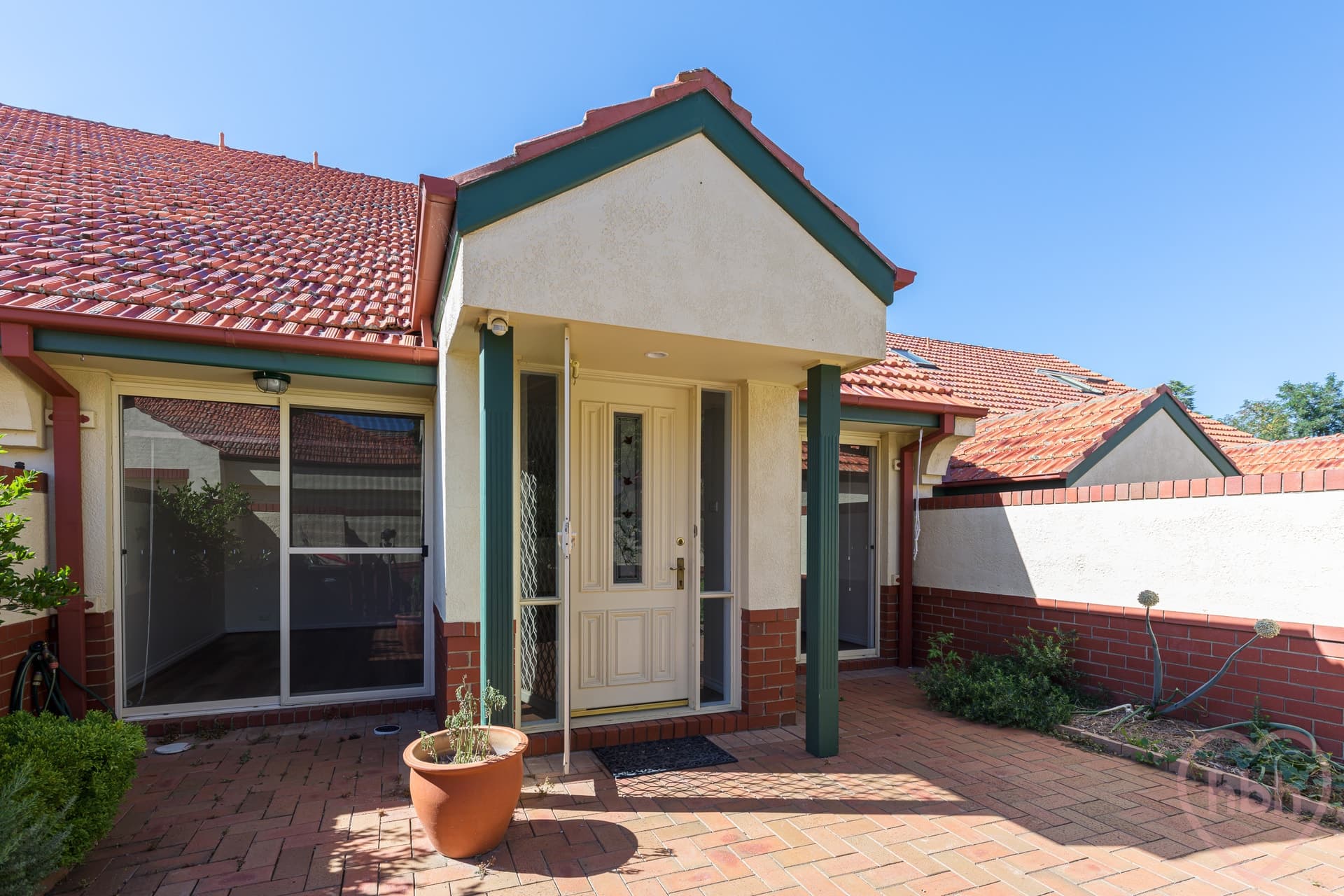 8/32 Gooreen Street, Braddon - Image 1
