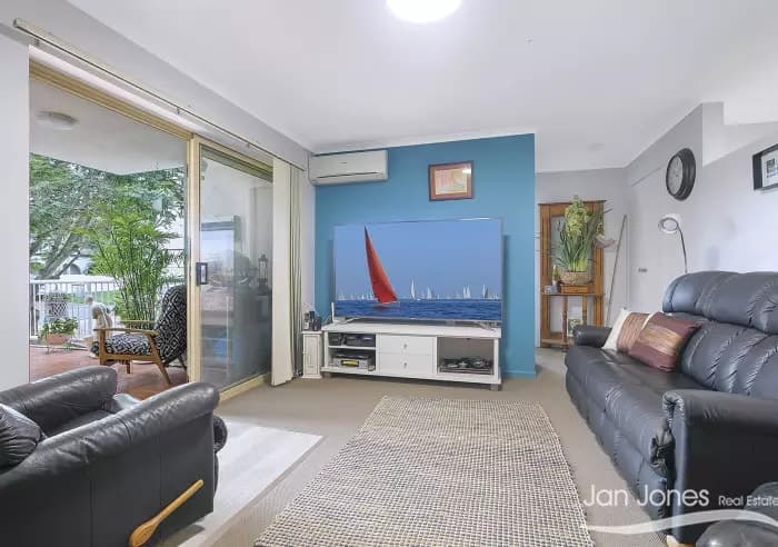 Unit 2, Redcliffe - Thumbnail 3