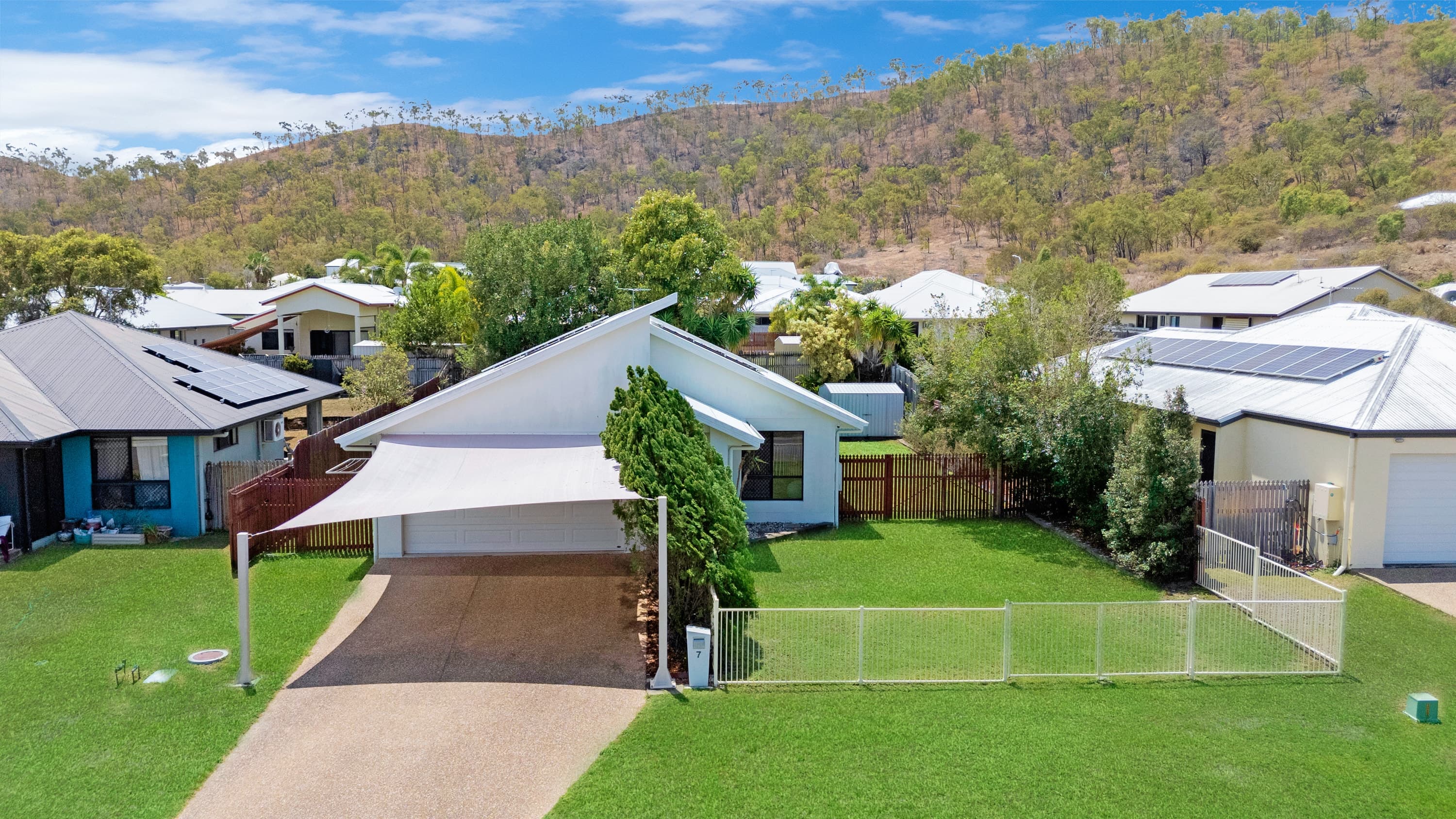 7 Ulysses Drive, Mount Louisa - Image 1