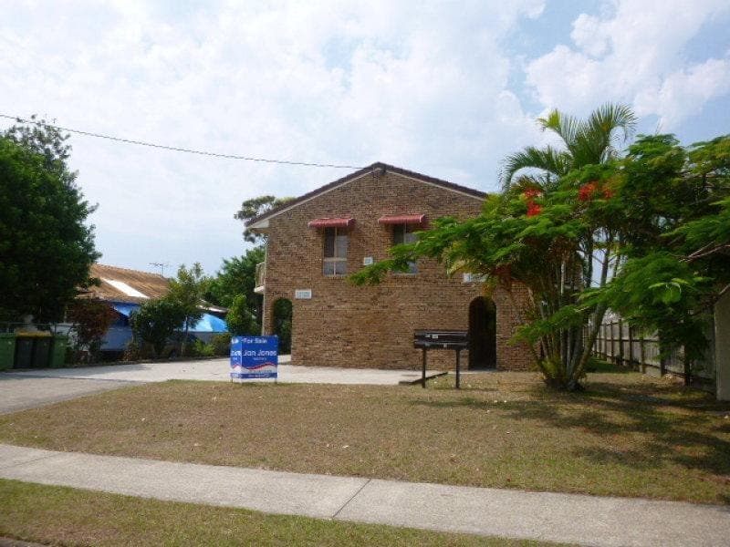Villa 3, Woody Point - Image 1
