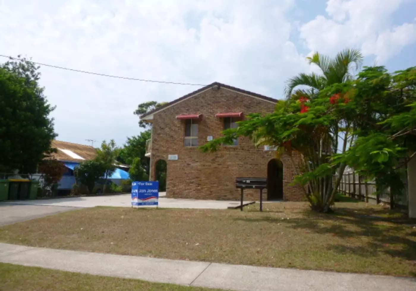 Villa 3, Woody Point - Thumbnail 2