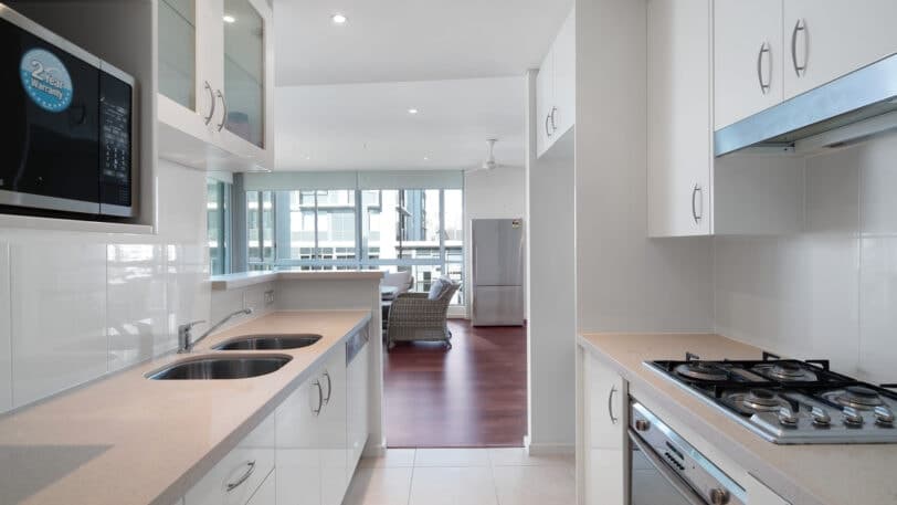 907/1 Como Crescent, SOUTHPORT QLD 4215, Southport - Thumbnail 6