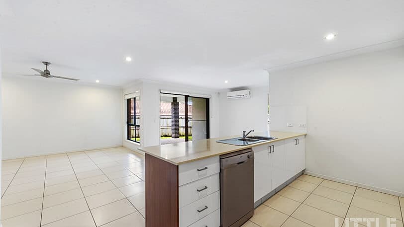 36 Fletcher Crescent, PACIFIC PINES QLD 4211, Pacific Pines - Thumbnail 7
