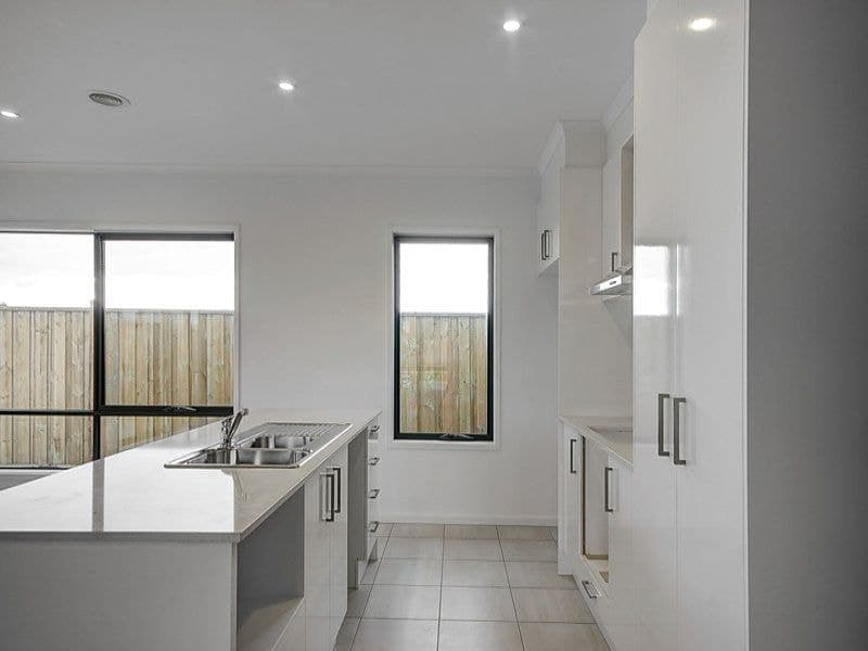 42 Whitecliff Way, Armstrong Creek - Thumbnail 3