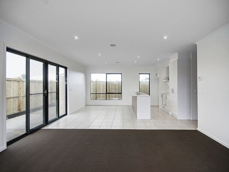42 Whitecliff Way, Armstrong Creek - Thumbnail 4