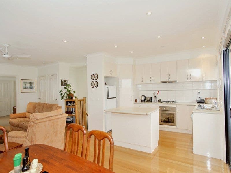 1/38 Denman Street, East Geelong - Thumbnail 3