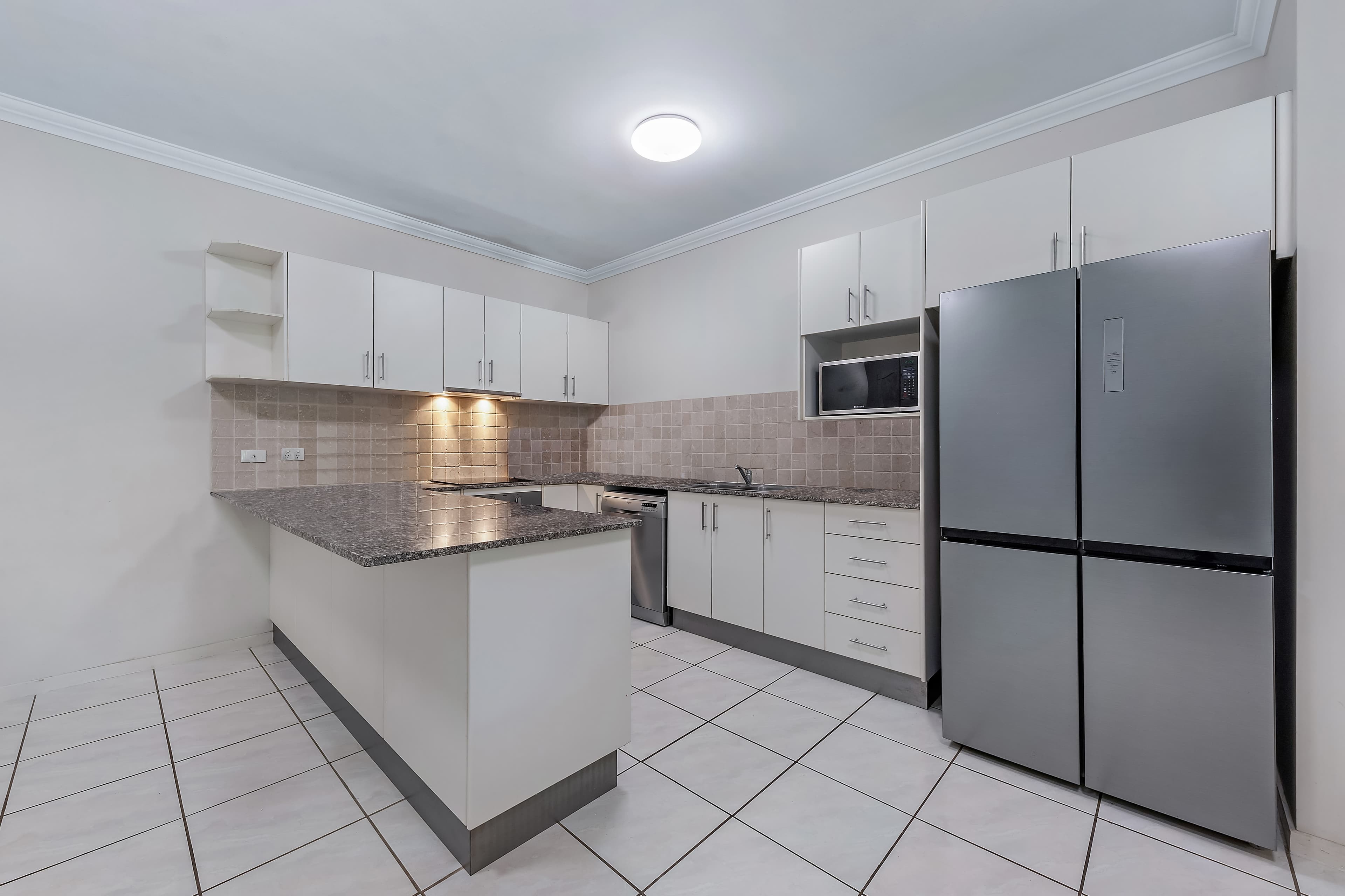 42/21 Shute Harbour Road, Cannonvale - Thumbnail 3