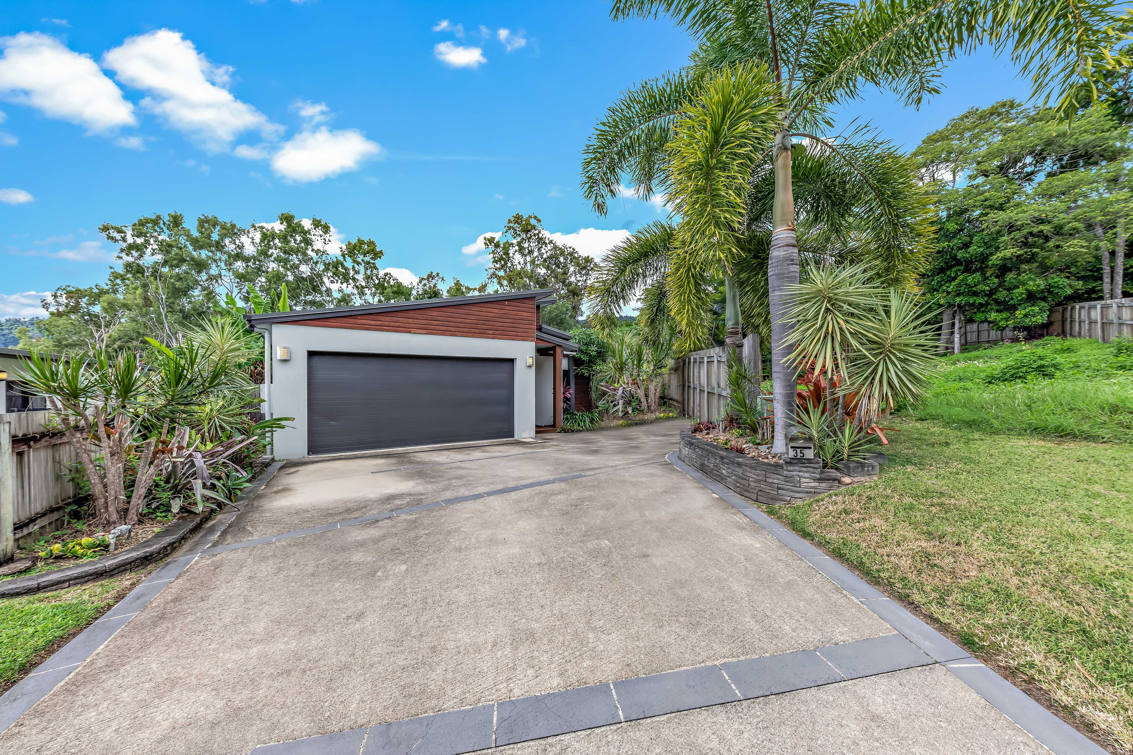 35 Sunset Drive, Jubilee Pocket - Image 1