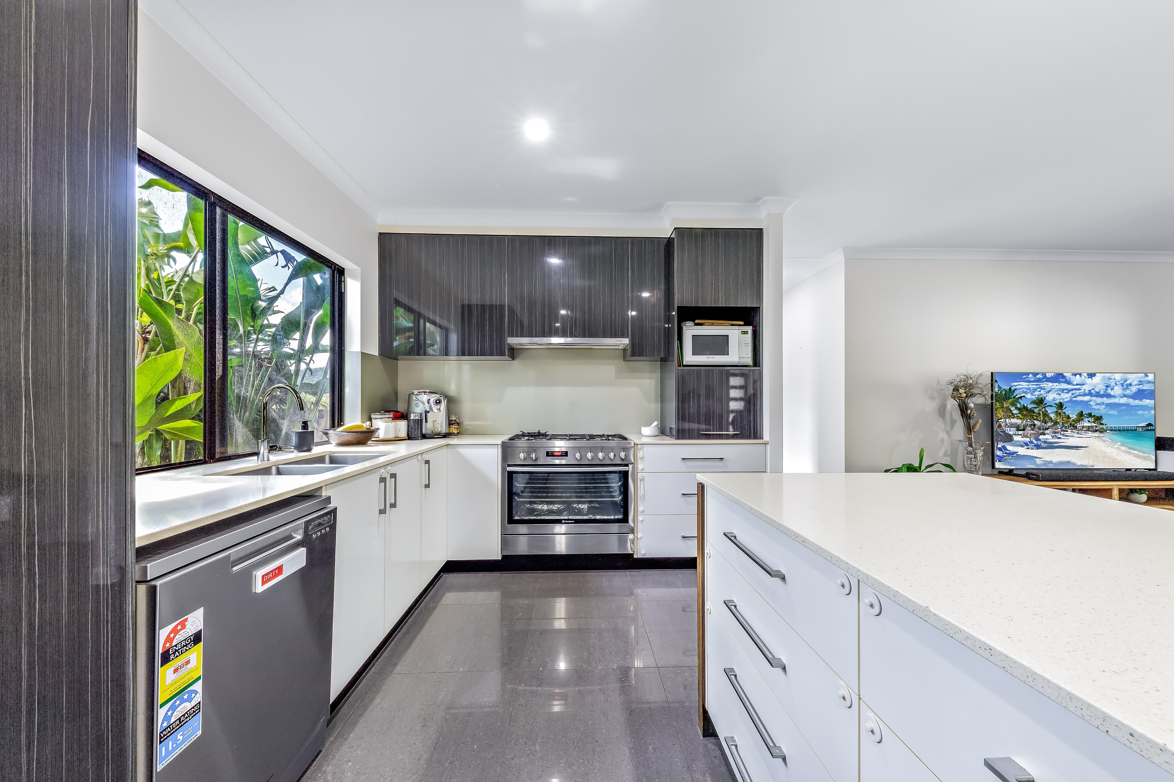 35 Sunset Drive, Jubilee Pocket - Thumbnail 8