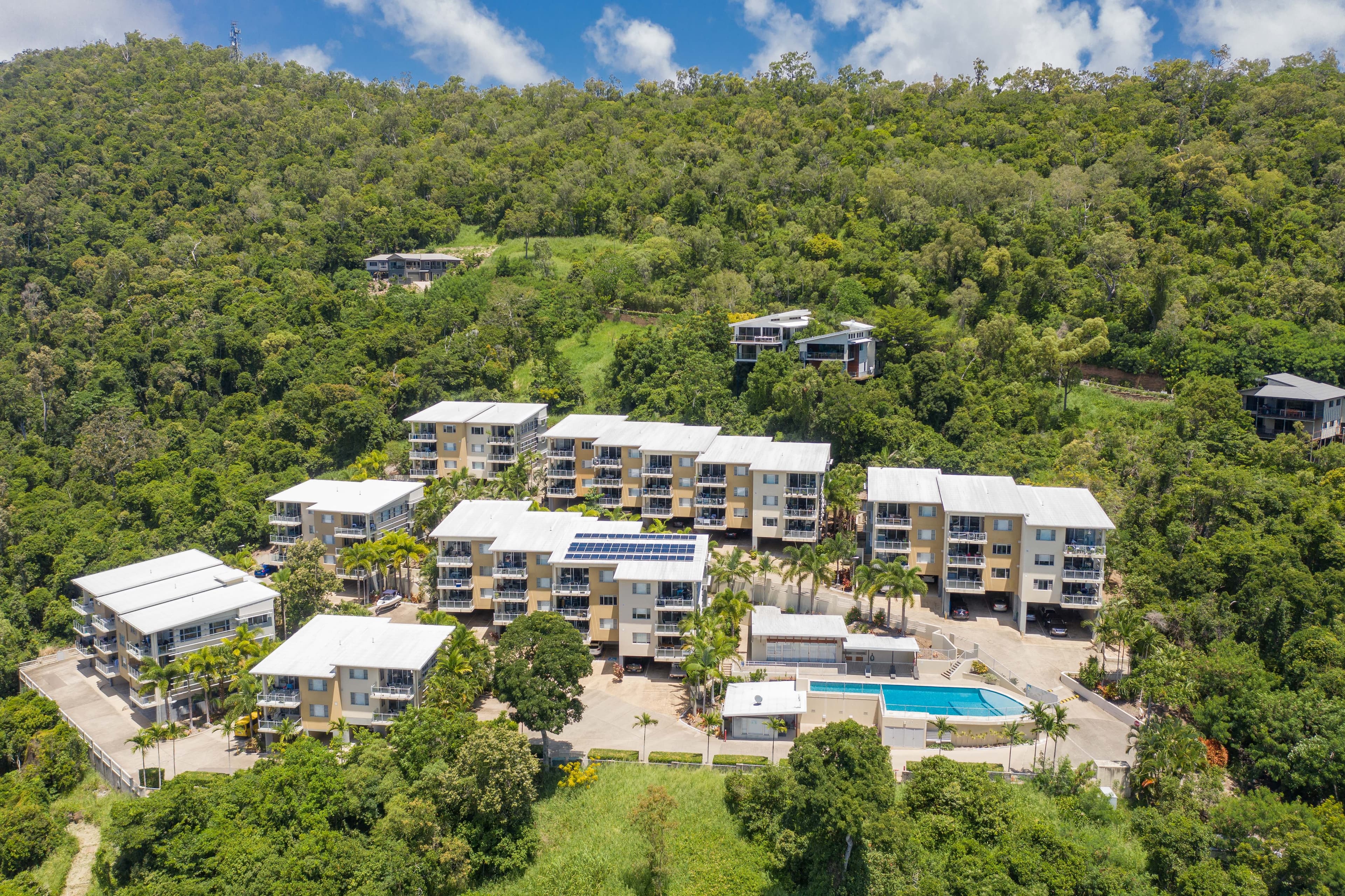 11/15 Flame Tree Court, Airlie Beach - Image 1