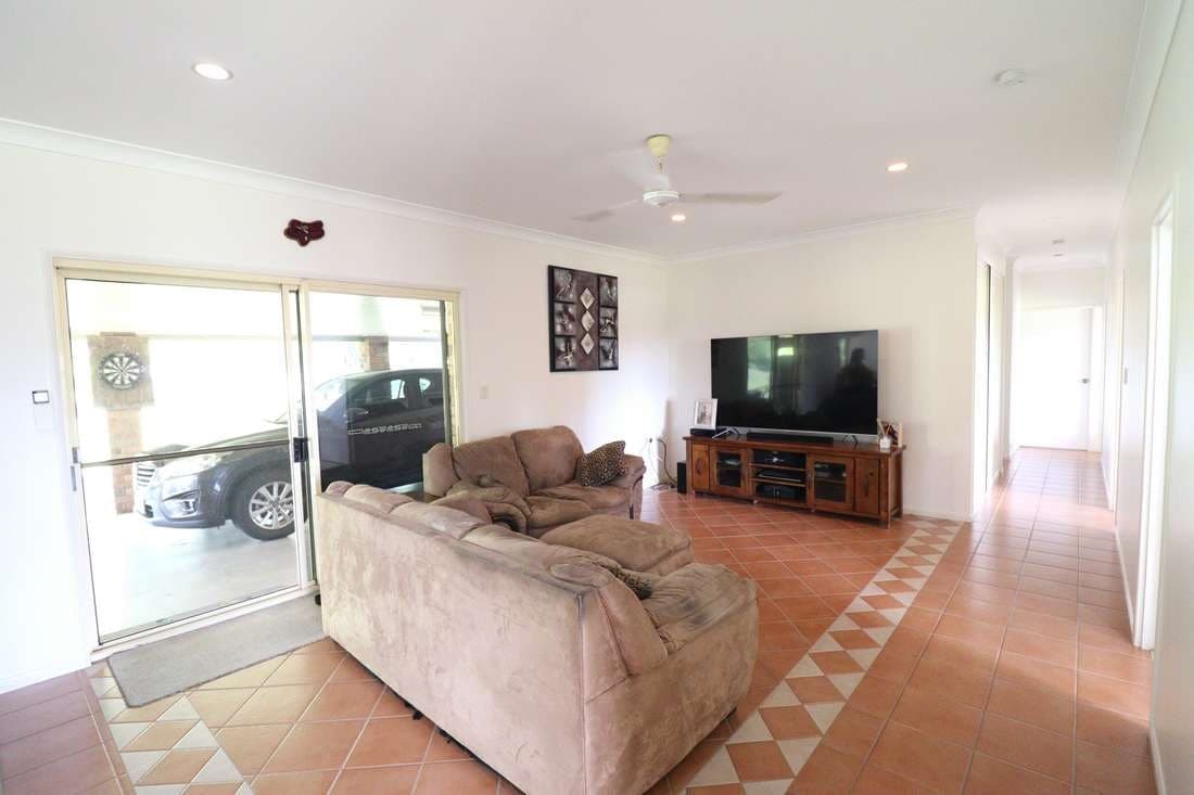 57 Castorina Drive, Mount Kelly - Thumbnail 6