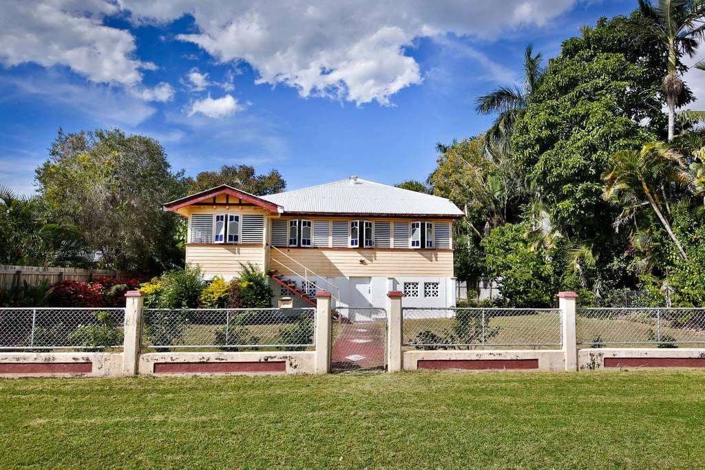 47 Thirteenth Avenue, Railway Estate - Image 1