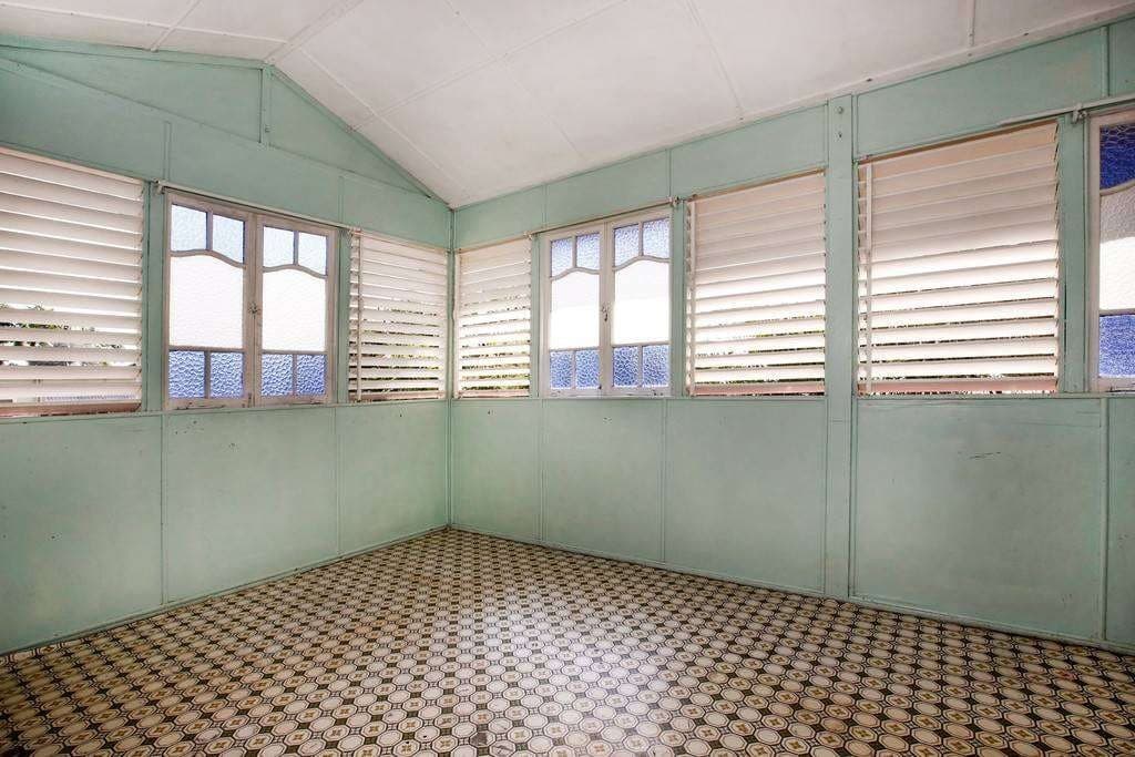 47 Thirteenth Avenue, Railway Estate - Thumbnail 5