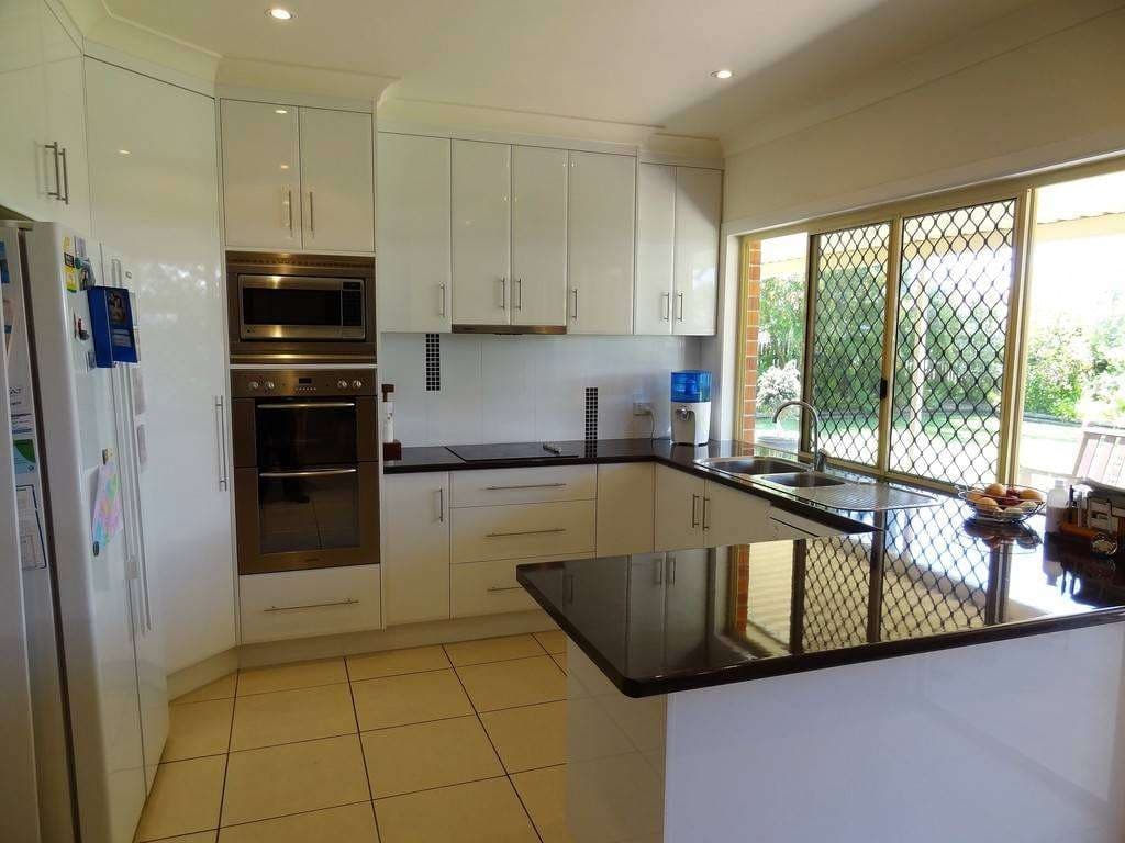 1 Lillee Street, Glenella - Thumbnail 2