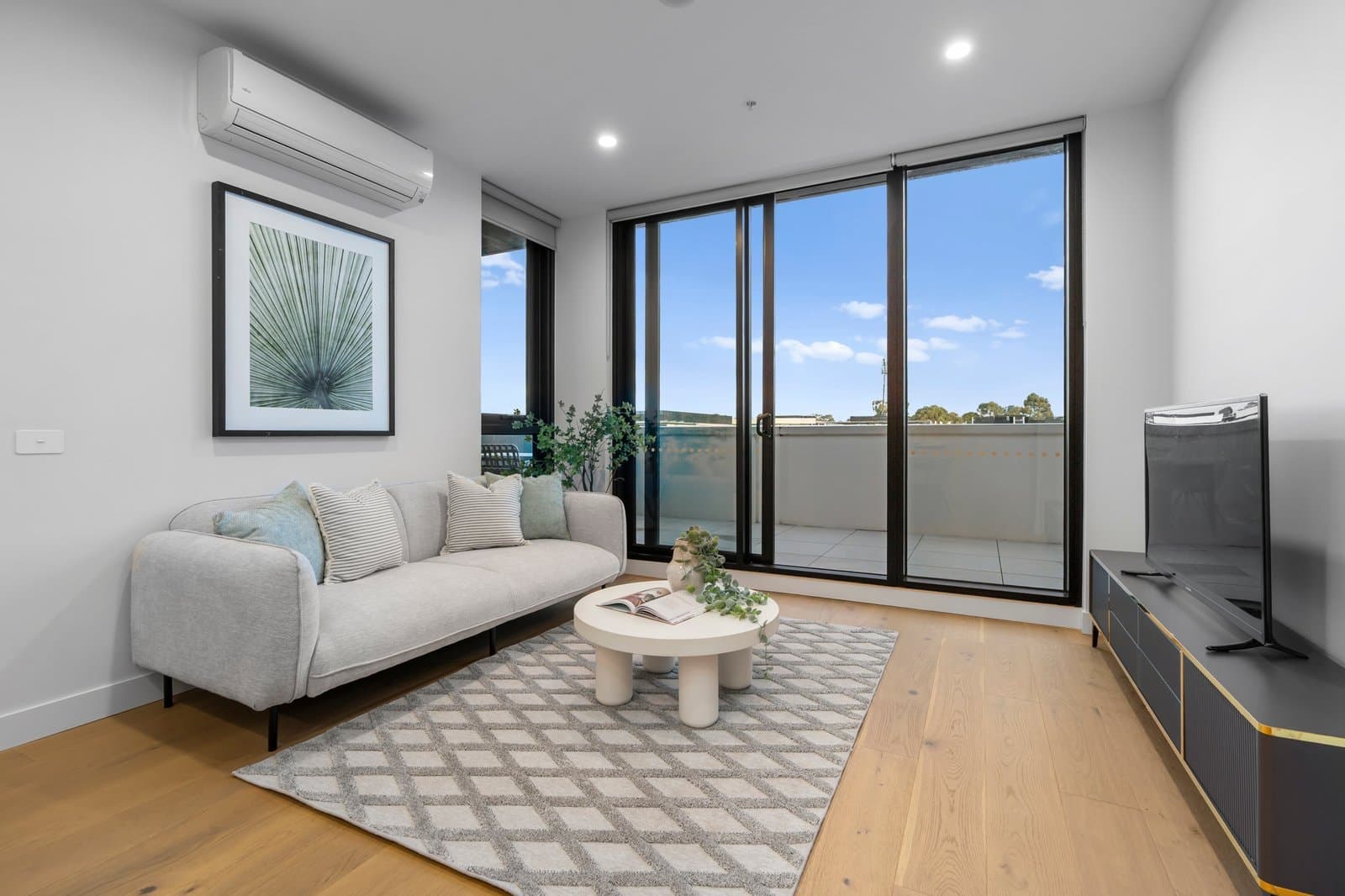 604/26 Foundation Boulevard,
                        
                    
                    
                        
                            Burwood East, Burwood East - Image 1
