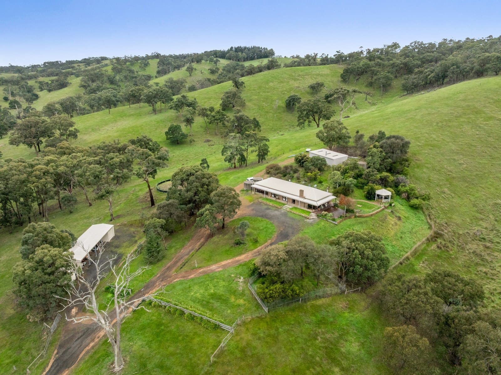 360 Simons Hill Road,
                        
                    
                    
                        
                            Wallan, Wallan - Image 1