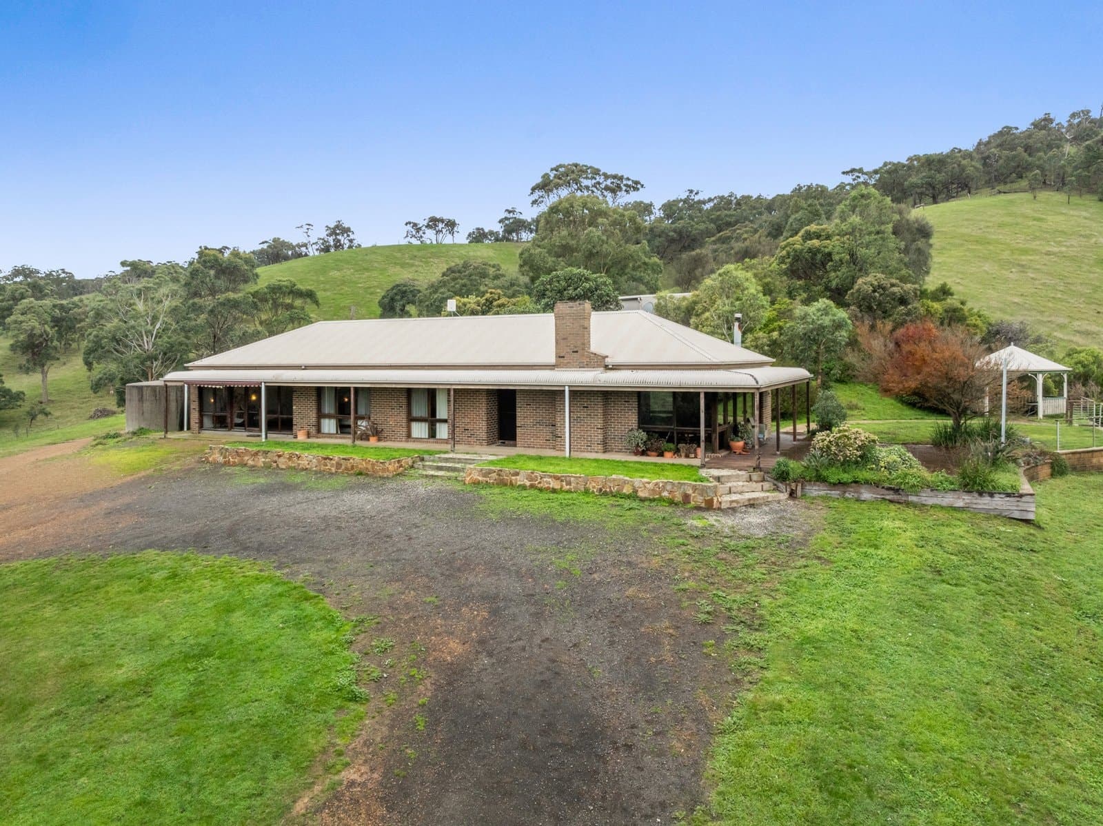 360 Simons Hill Road,
                        
                    
                    
                        
                            Wallan, Wallan - Thumbnail 3