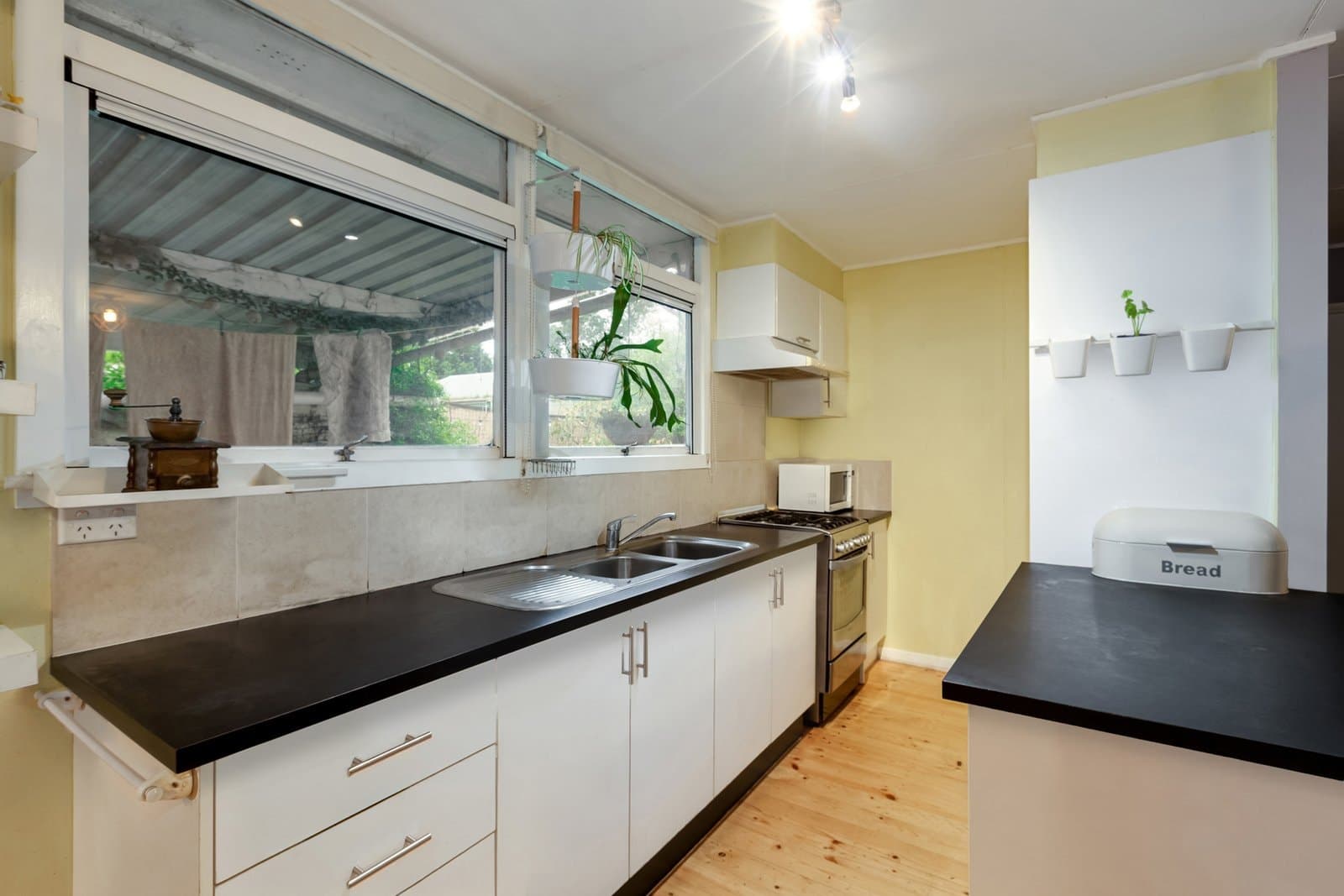 41 White Street,
                        
                    
                    
                        
                            Kilmore, Kilmore - Thumbnail 3
