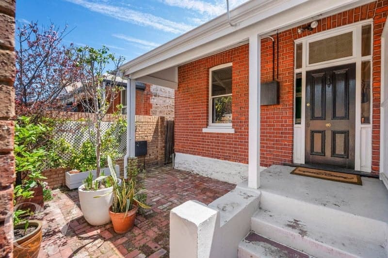 32 Tydeman Road, North Fremantle - Image 1