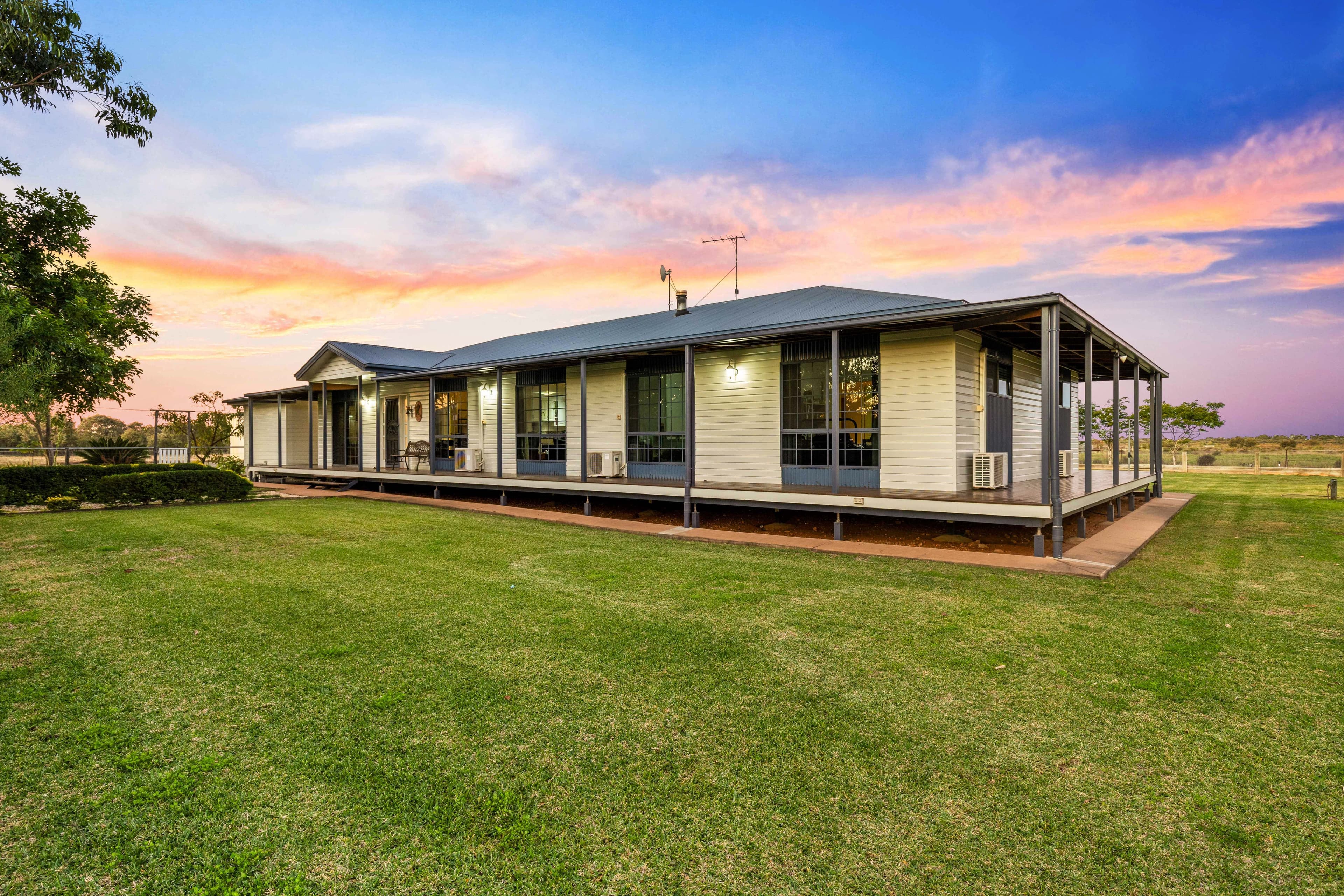12 Edgewood Drive, Emerald QLD 4720, Emerald - Thumbnail 2