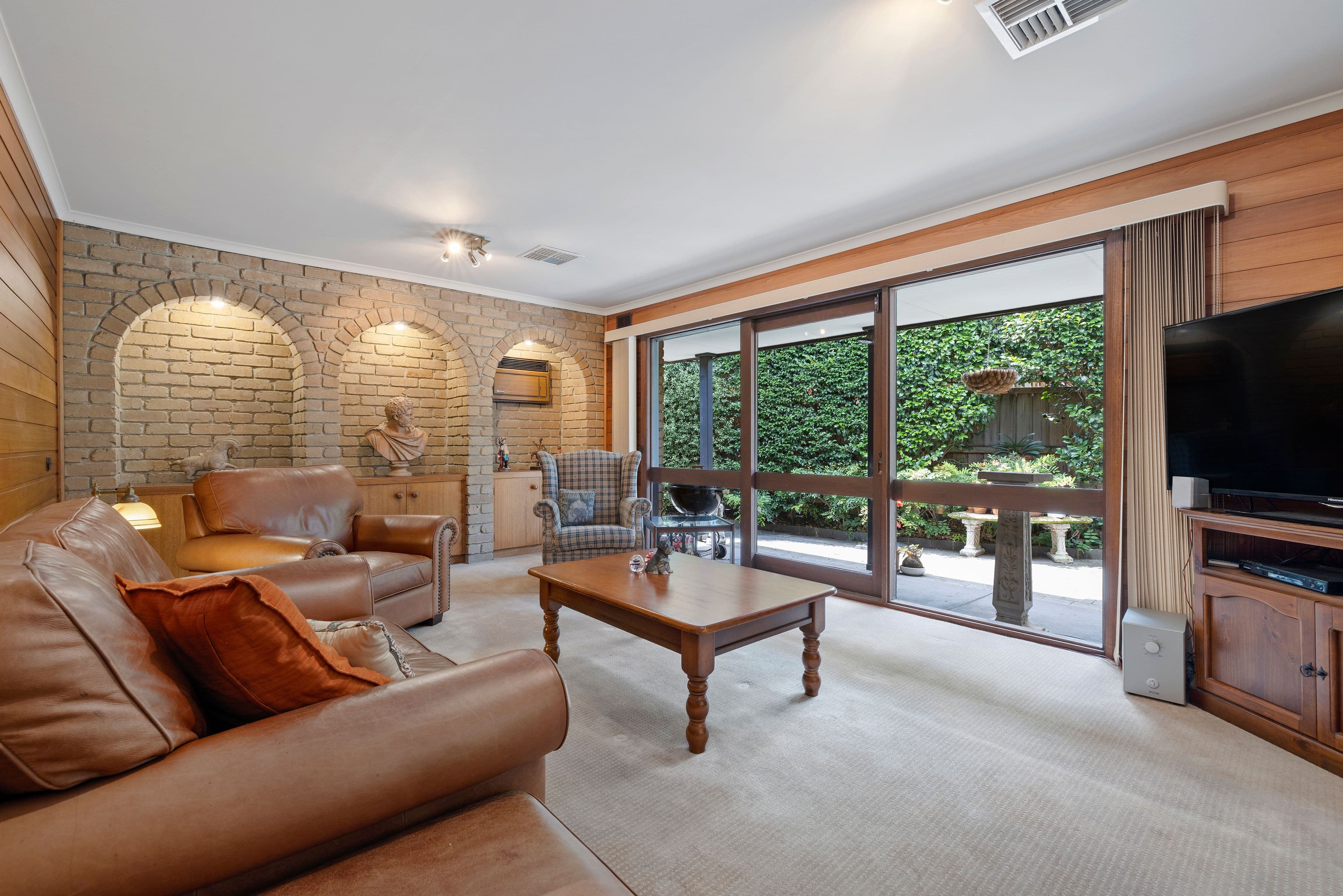 9 Derwent Street, Mentone VIC 3194, Mentone - Thumbnail 2