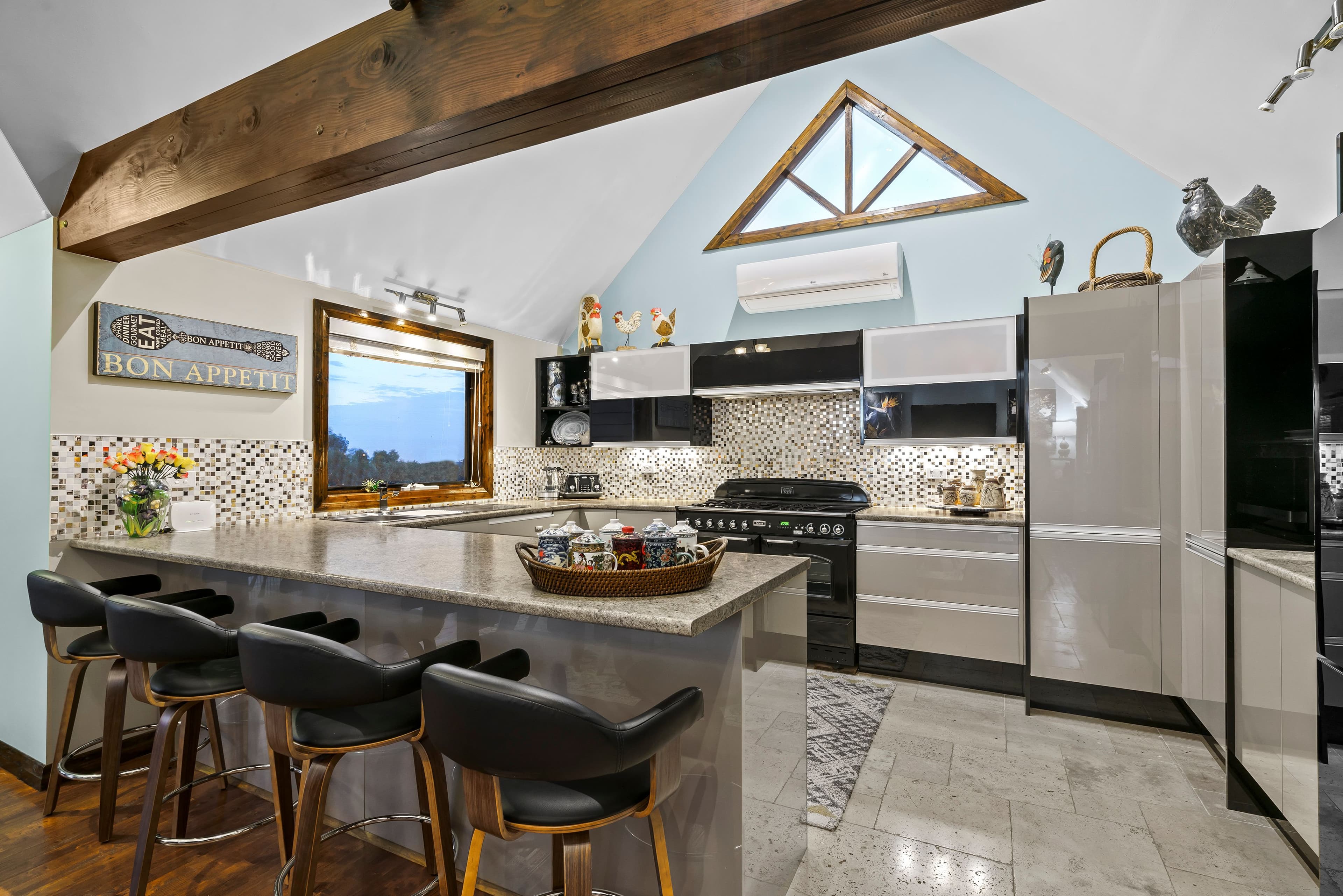 6 Fentonhill Parade, Sunbury VIC 3429, Sunbury - Thumbnail 2