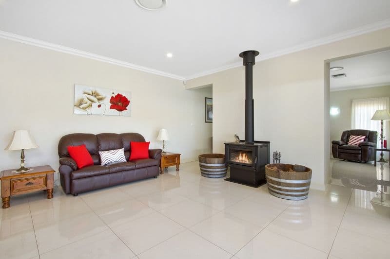 18 Florence Avenue, Kurrajong - Image 1