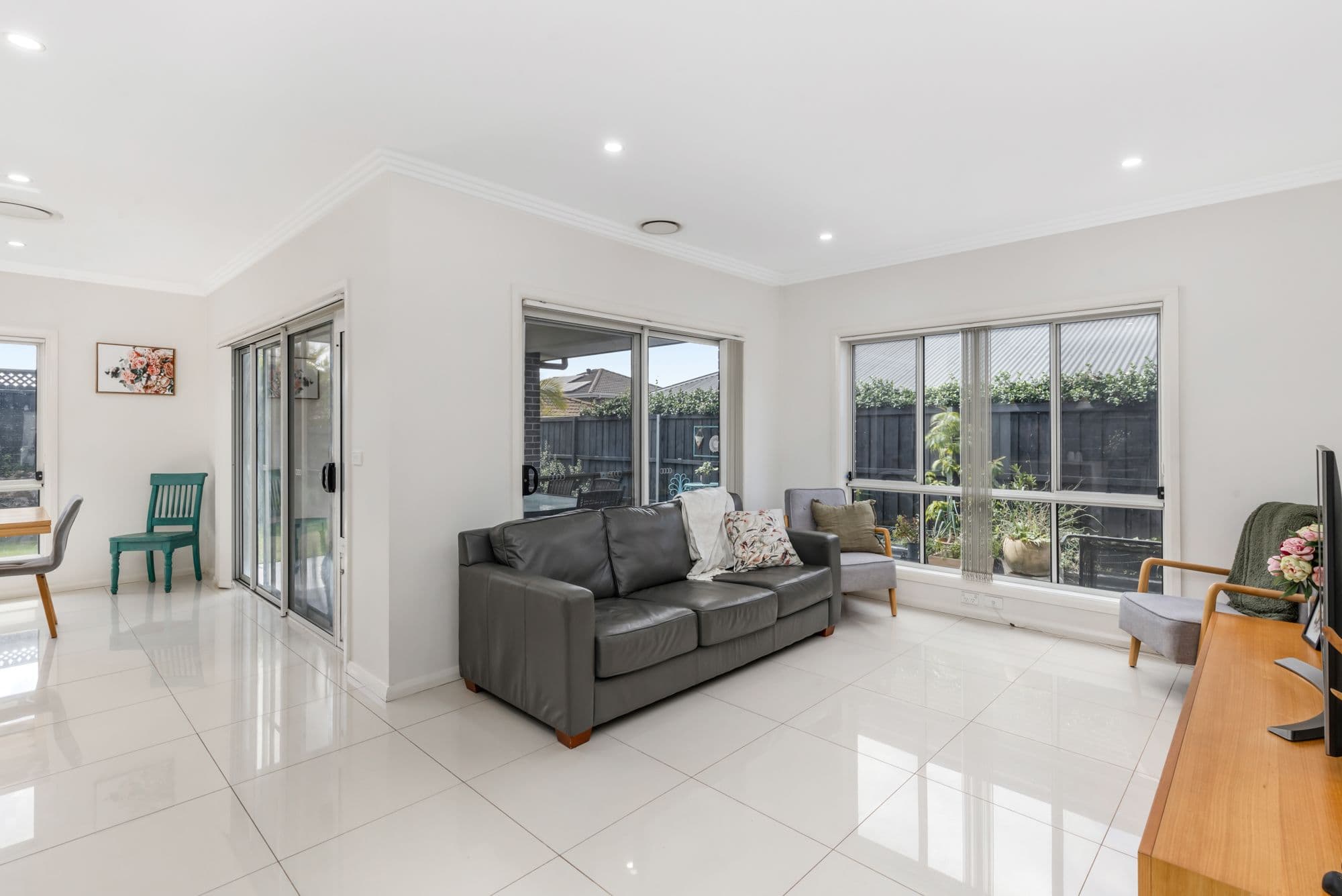 42 Mary Wade Place, Carnes Hill NSW 2171, Carnes Hill - Thumbnail 2