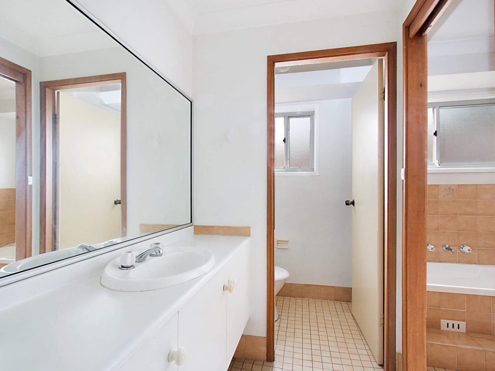 34 Goddard Crescent, Quakers Hill, Quakers Hill - Thumbnail 8