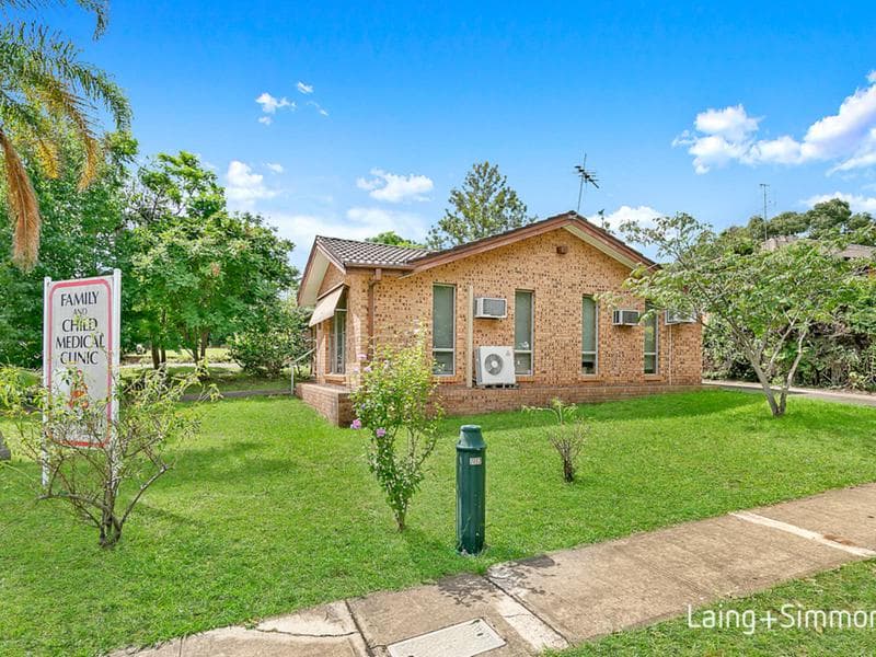 128 James Cook Drive, Kings Langley, Kings Langley - Image 1