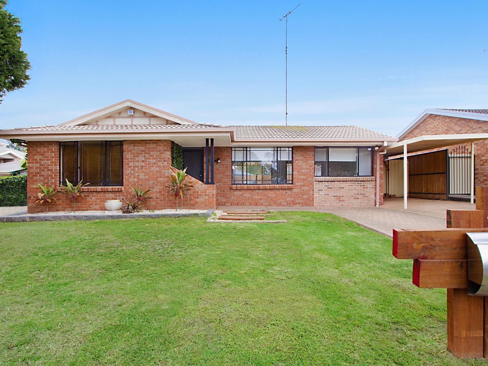 15 Devlin Place, Quakers Hill, Quakers Hill - Image 1