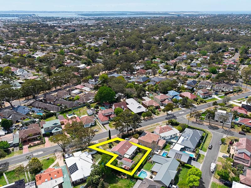 23 Bunarba Road, Gymea Bay, Gymea Bay - Thumbnail 2