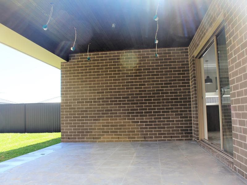 80 Kingsford Smith Avenue, Middleton Grange, Middleton Grange - Thumbnail 5