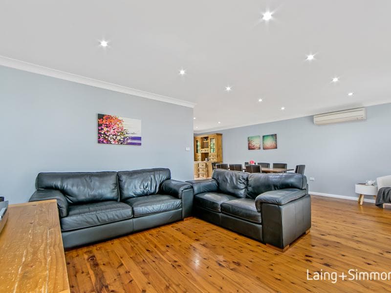 81 Hutchins Crescent, Kings Langley, Kings Langley - Thumbnail 2