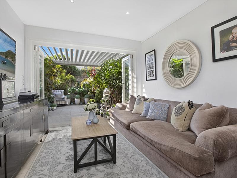 26 Cuthbert Street, Queens Park, Queens Park - Thumbnail 2