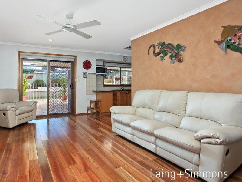 11 Exeter Grove, Kings Langley, Kings Langley - Thumbnail 2