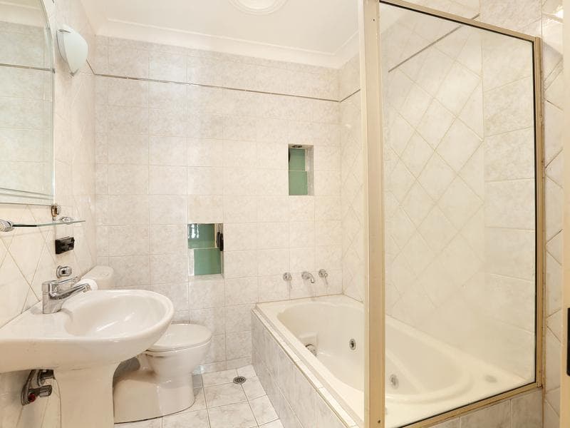 8/574																										New South Head Road, cnr St Mervyns Ave
														
								Point Piper, NSW 2027, Old Toongabbie - Thumbnail 5
