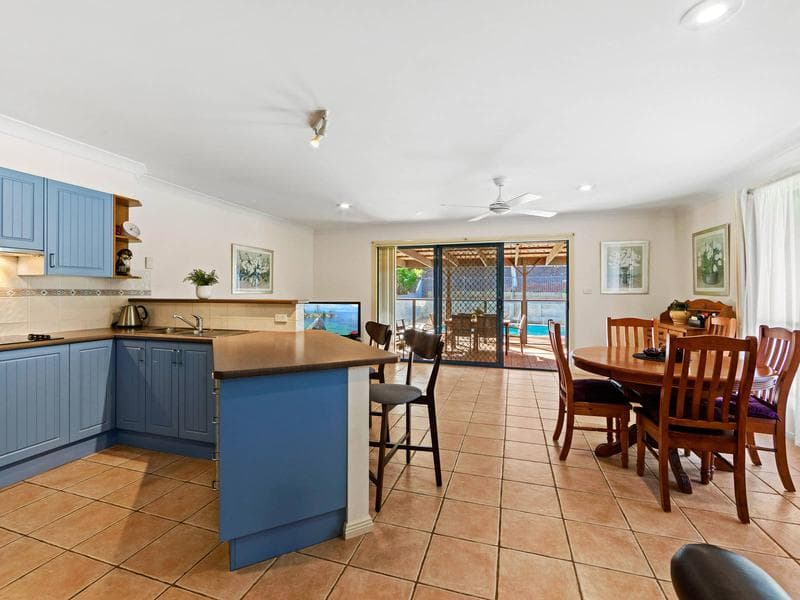 11 Morcombe Place, Port Macquarie, Port Macquarie - Thumbnail 2