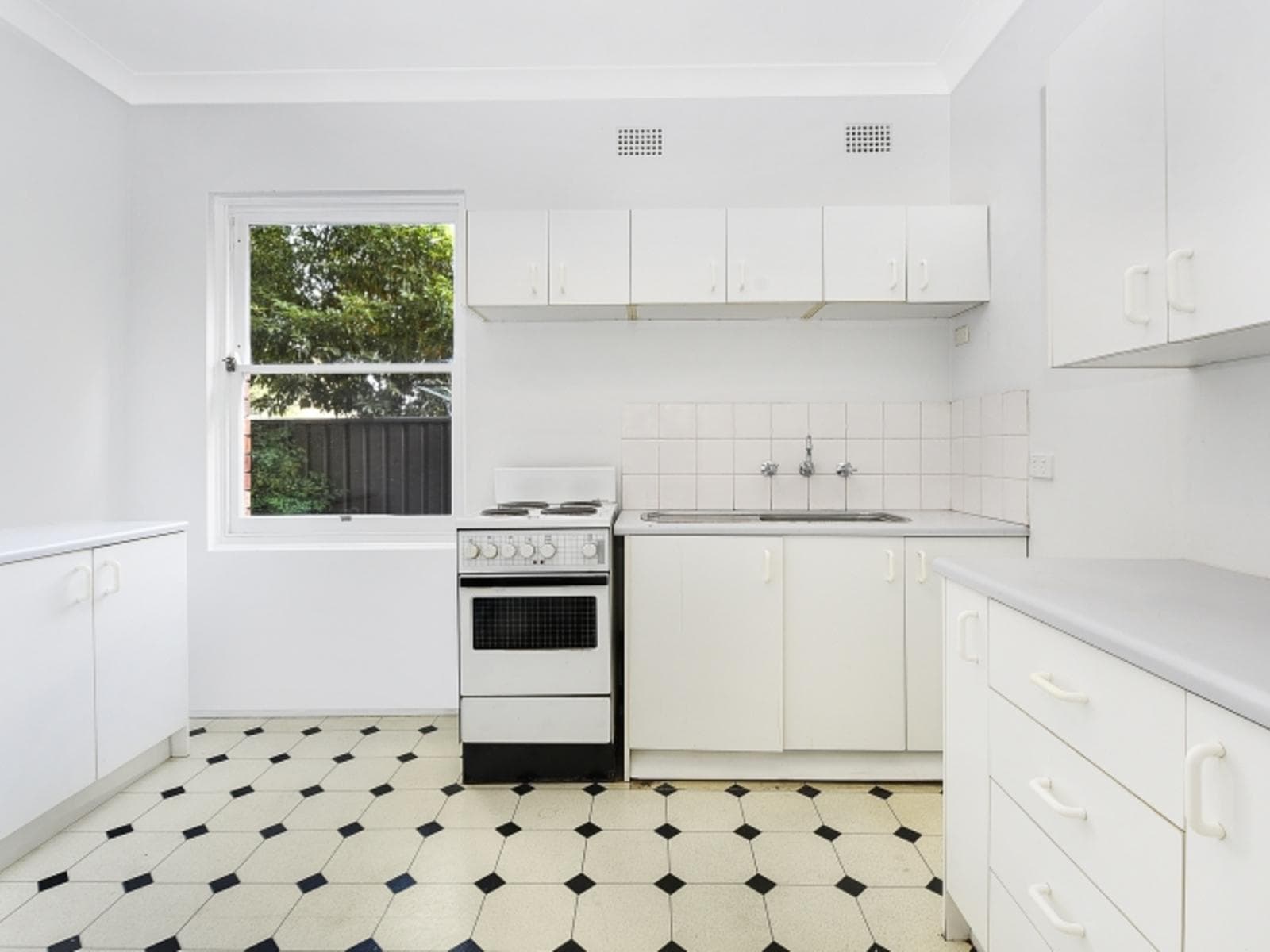4/157 Russell Avenue, Dolls Point, Dolls Point - Thumbnail 3