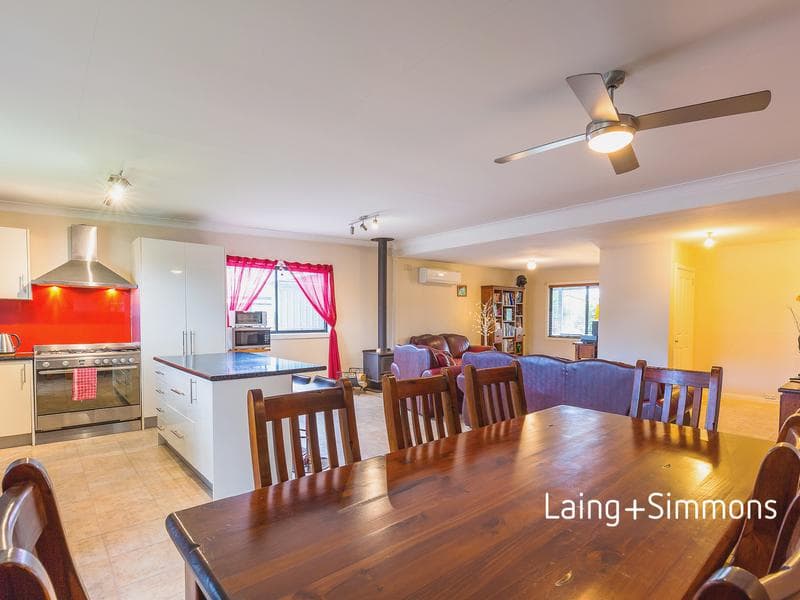 13 Lincoln Drive, Cambridge Park, Cambridge Park - Thumbnail 3
