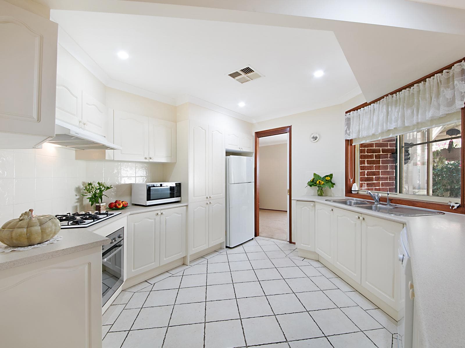 29 Sapphire Circuit, Quakers Hill, Quakers Hill - Thumbnail 2