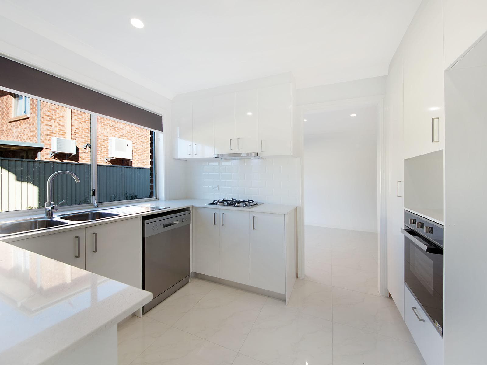 4b Sandstock Place, Woodcroft, Woodcroft - Thumbnail 2