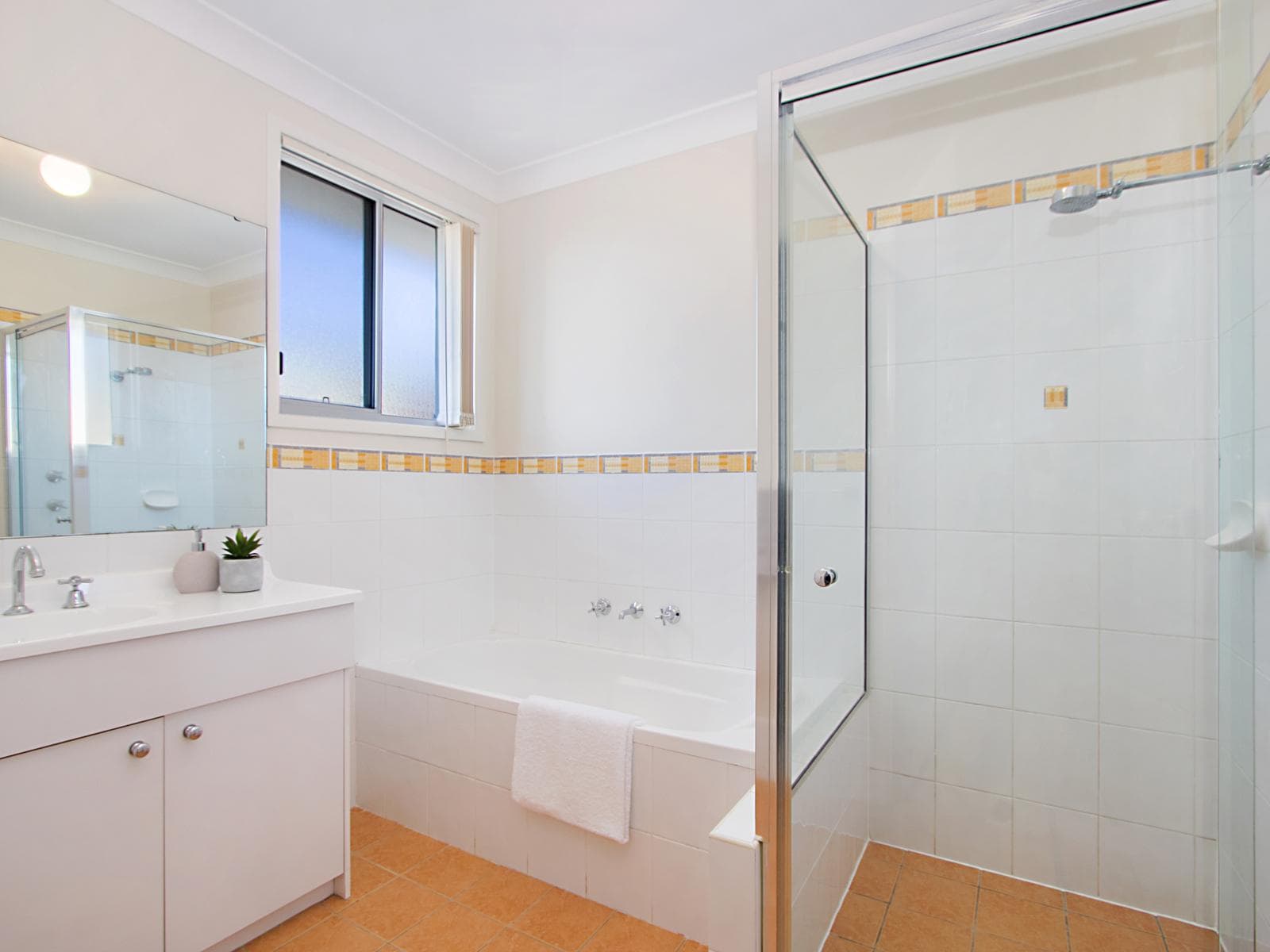 2/14																										Graylind Close
														
								Collaroy, NSW 2097, Acacia Gardens - Thumbnail 6